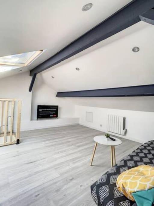 Apartamento Atypique T1 Duplex - Wifi .Parking .Proche .Gare Saint-Quentin  Exterior foto