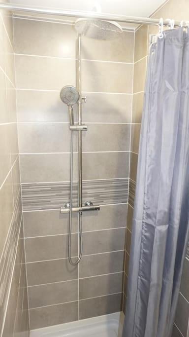 Apartamento Atypique T1 Duplex - Wifi .Parking .Proche .Gare Saint-Quentin  Exterior foto